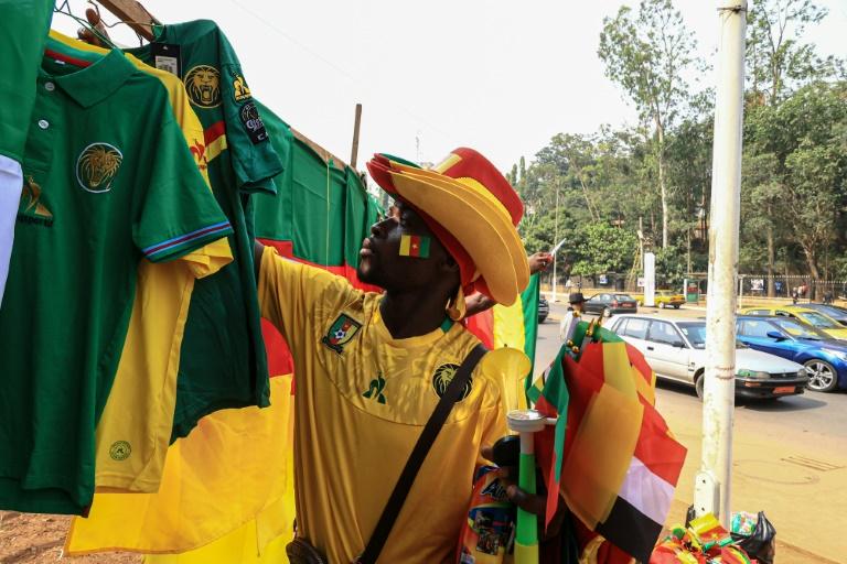 Can Cameroun 2021 : la vente des produits dérivés de football ont le vent en poupe