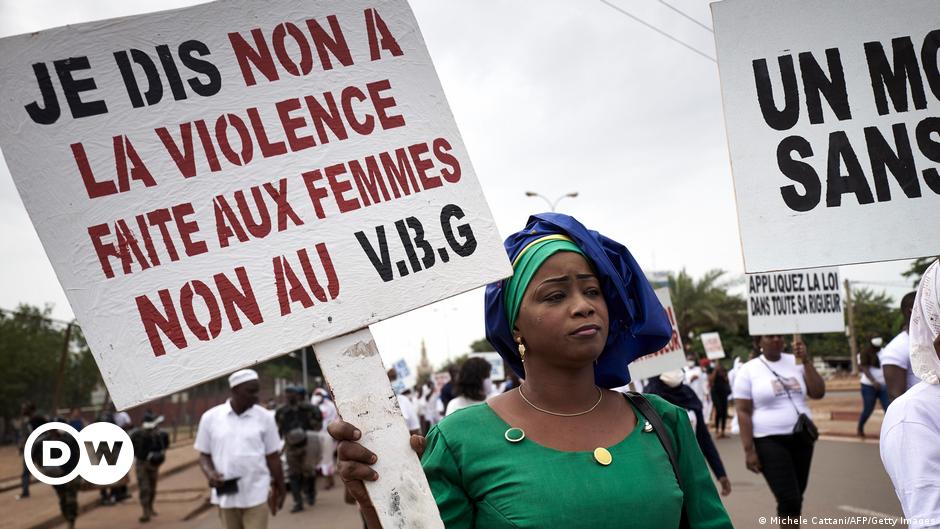 Cameroun : un homme brûle les parties intimes de son épouse en l’accusant d’infidélité