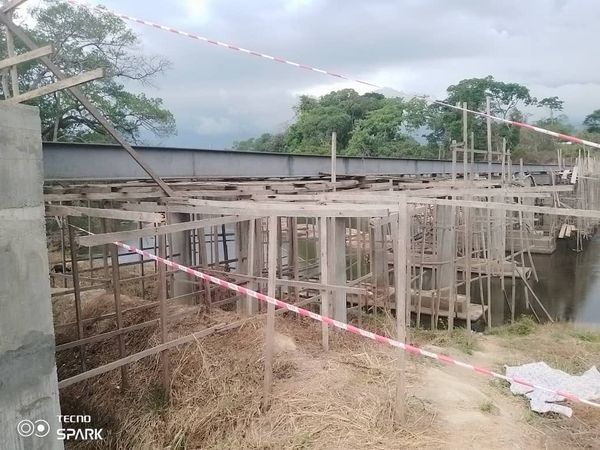 Cameroun-Est : les travaux du pont sur la rivière Pangar piétinent