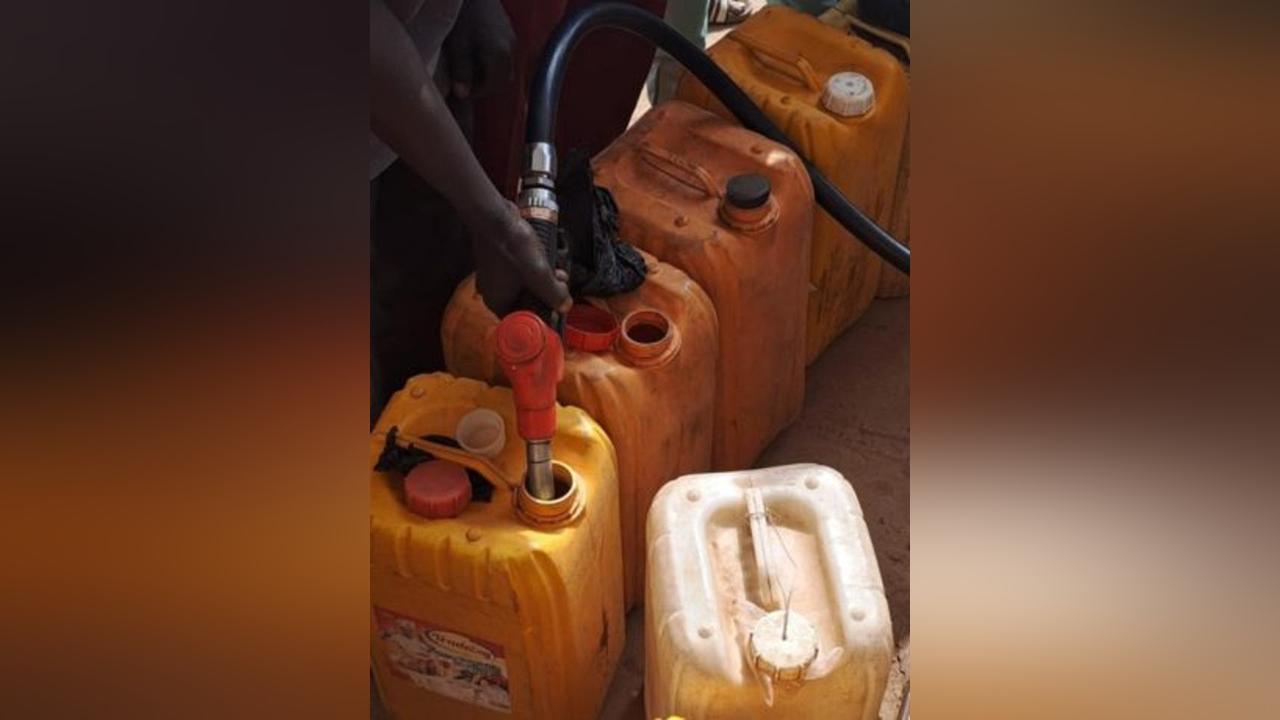 Cameroun : le gouvernement autorise la vente du carburant dans les bidons