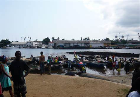 Cameroun : le préfet interdit les baignades en mer à Kribi