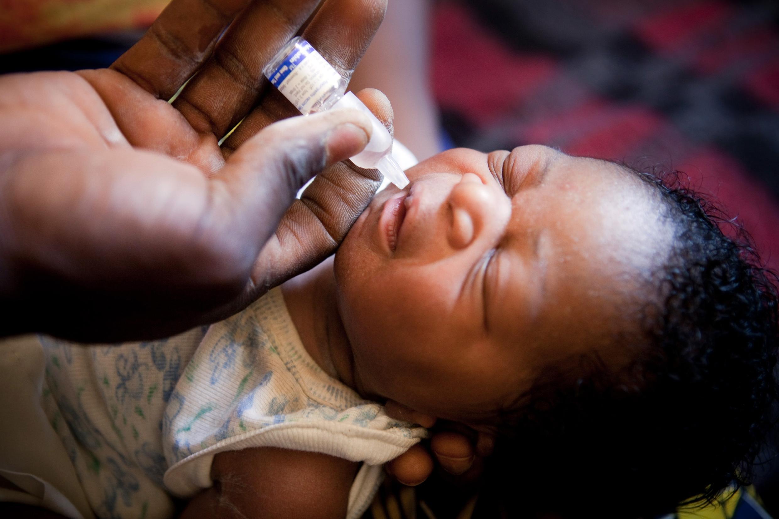 La campagne de vaccination de masse contre la polio débute le 1er mars