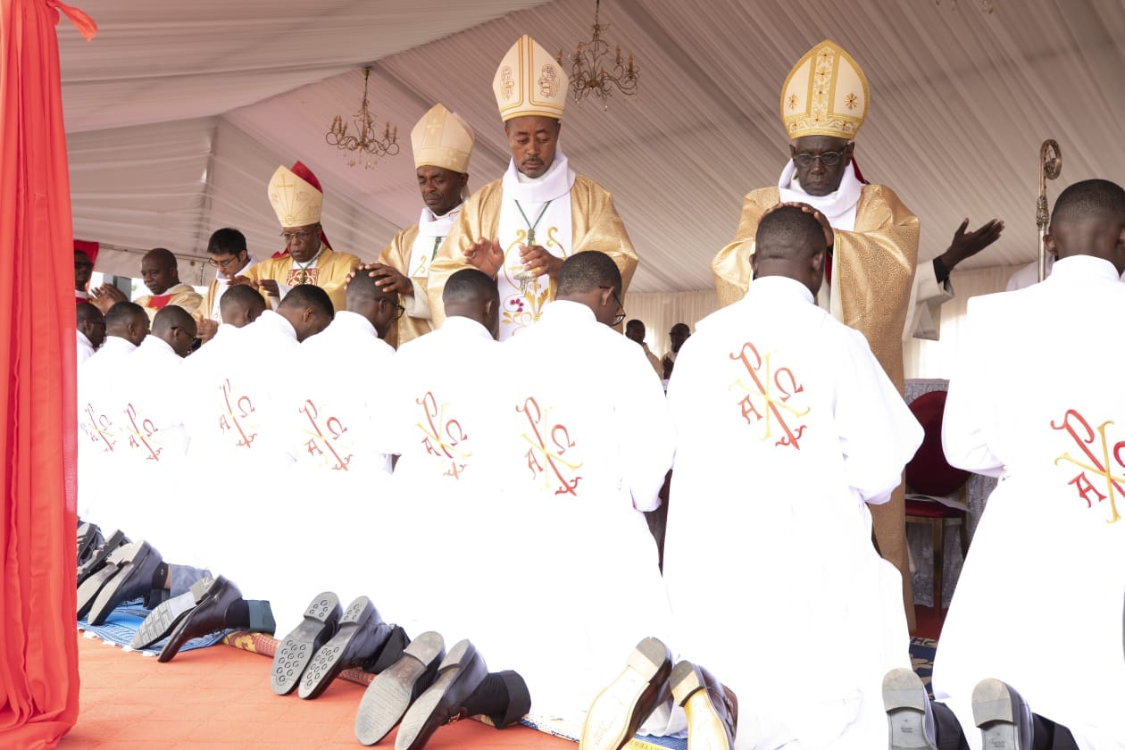 12 nouveaux prêtres ordonnés à Obala