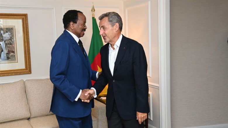 Paul Biya et Sarkozy main dans la main