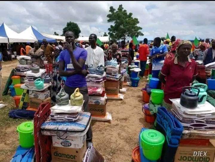 Le Minat distribue des matériels aux sinistrés des inondations dans l’Extrême-Nord