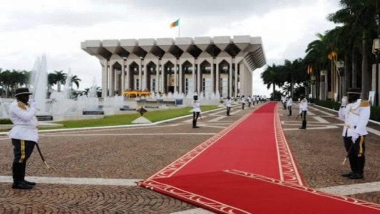 Le président de la République peut passer autant de temps qu’il veut à l’étranger