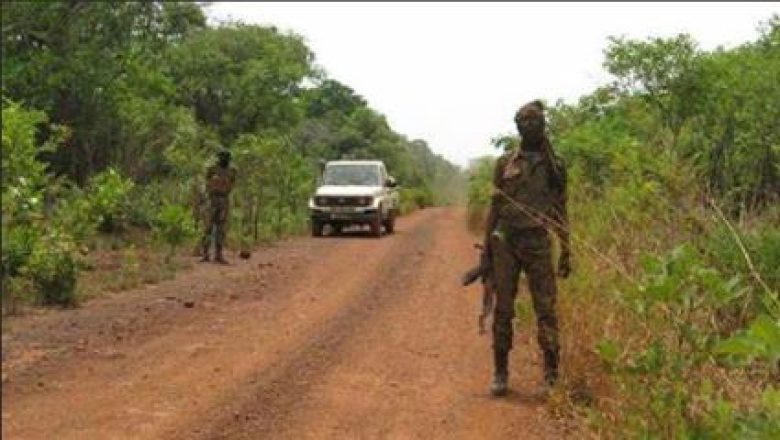 Les militants attaquent un convoi russe et tuent un Camerounais