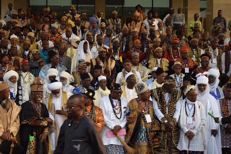 Les chefs traditionnels soutiennent la candidature de Paul Biya en 2025