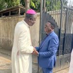 Le SGPR Ferdinand Ngoh Ngoh rencontre Mgr Samuel Kleda à Douala