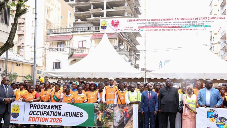 Le maire de Douala occupe les jeunes de la ville