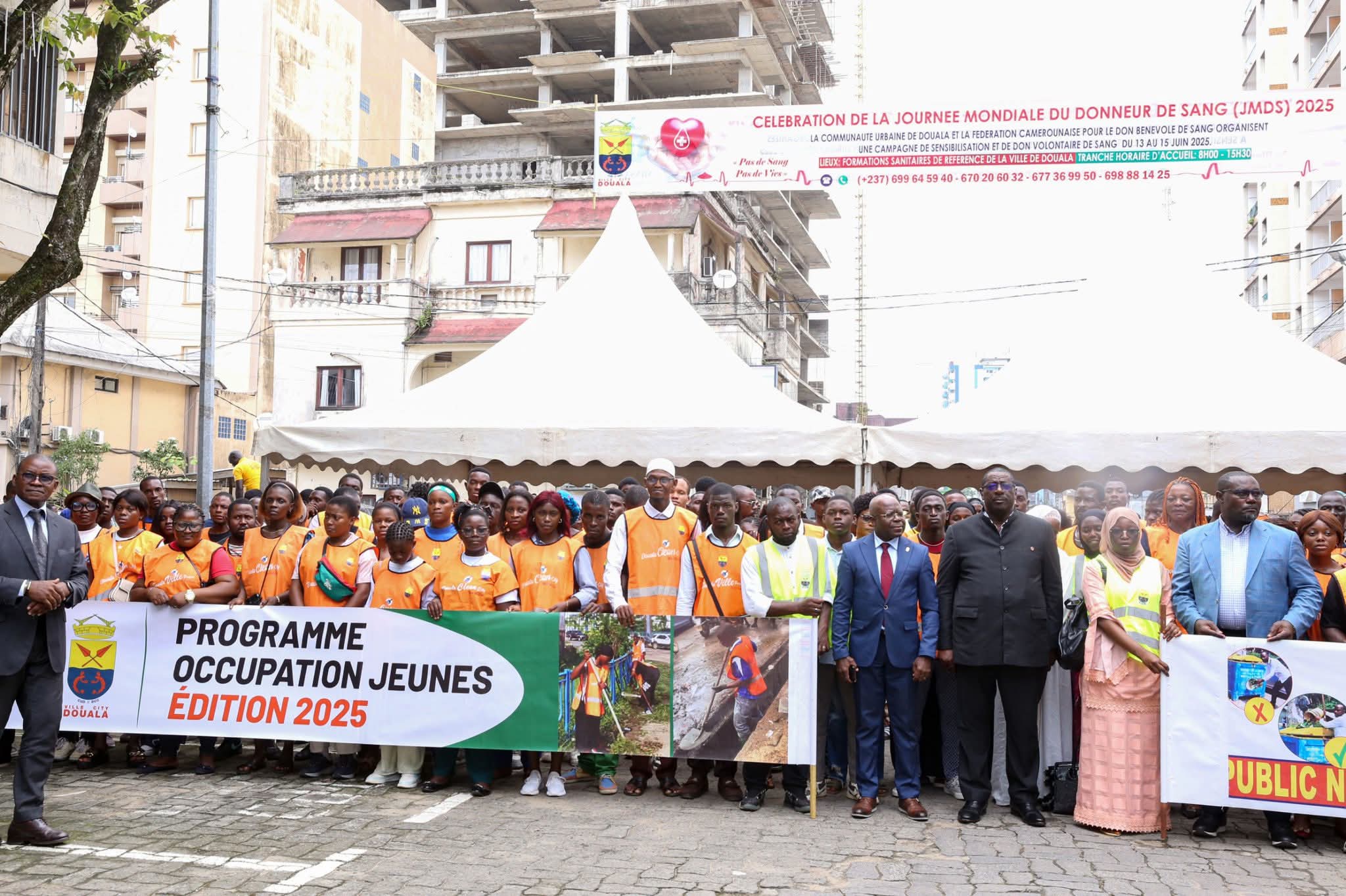 Le maire de Douala occupe les jeunes de la ville