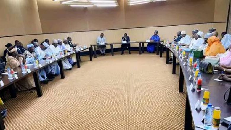 Paul Biya instruit des concertations à son secrétaire général