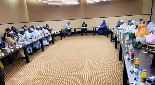 Paul Biya instruit des concertations à son secrétaire général