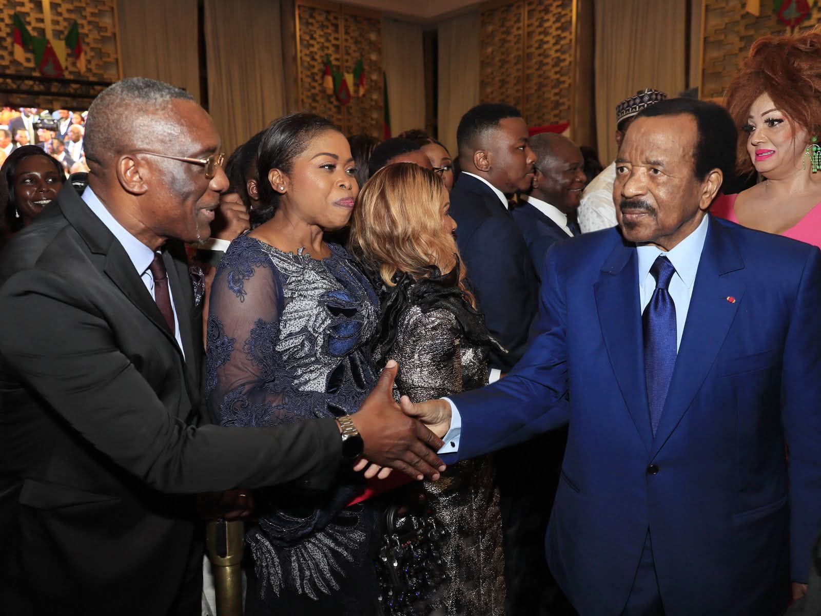 Me Claude Assira s’explique sur la main de Paul Biya