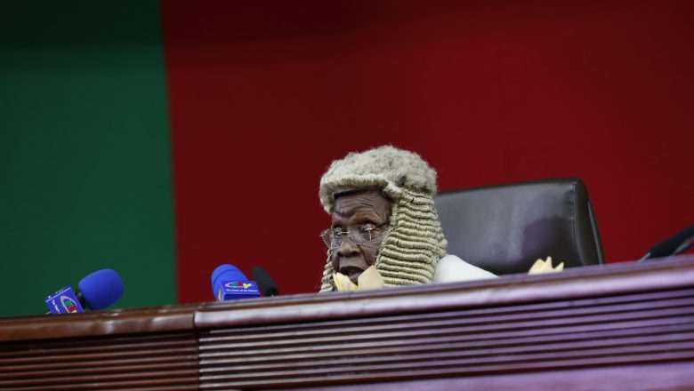 Des réactions sont mitigées après la réélection du président Paul Biya