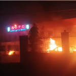 Des manifestants ont mis le feu sur des bâtiments à Dschang