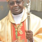 Mgr Abraham Kome lève le ton contre le gouverneur