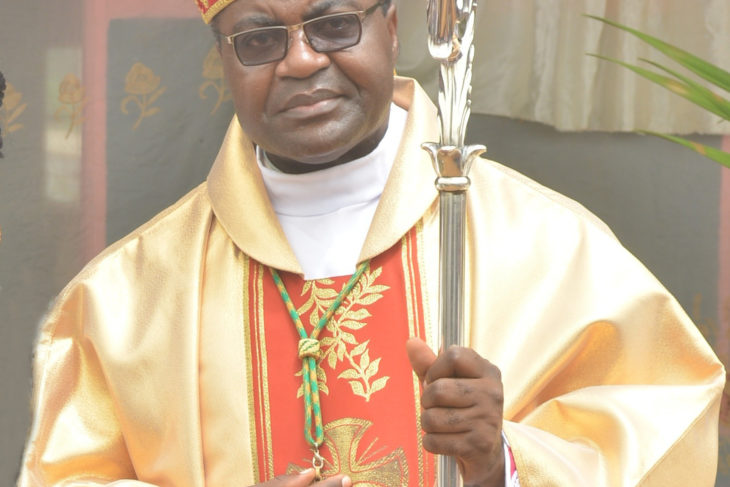 Mgr Abraham Kome lève le ton contre le gouverneur