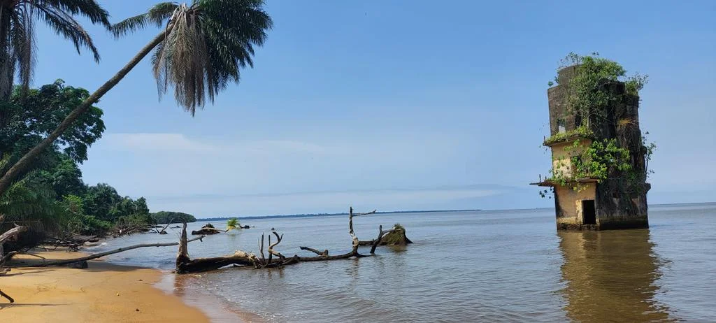 Un mort dans un naufrage à Manoka